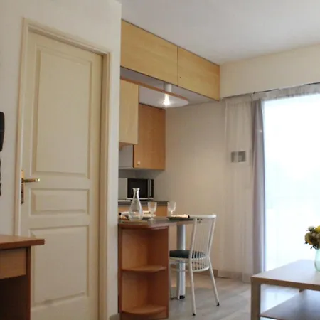 Avec Balcon, Piscine Et Proche - La Rochelle - Fr-1-246-54 Apartment *
