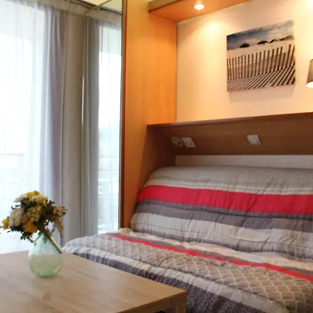 Apartment Avec Balcon, Piscine Et Proche - La Rochelle - Fr-1-246-54 *